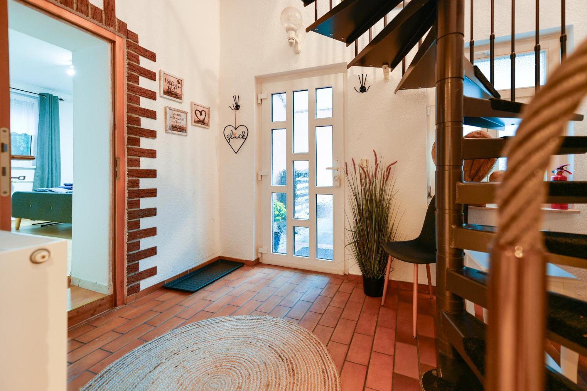 Grosses Spree Apartment, 3 Schlafzimmer Bis 10 Personen, 4X Kfz Parkplatz, Terrasse, Waschtrockner, Wlan, Netflix Cottbus Bagian luar foto