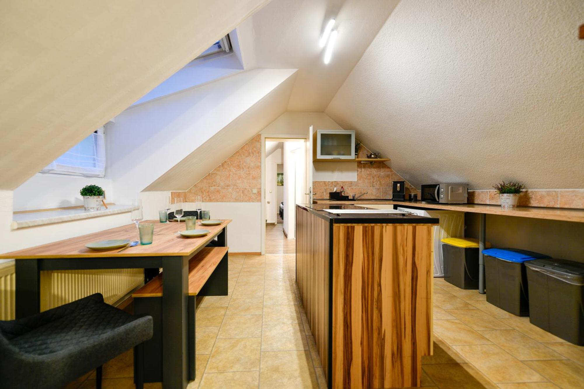 Grosses Spree Apartment, 3 Schlafzimmer Bis 10 Personen, 4X Kfz Parkplatz, Terrasse, Waschtrockner, Wlan, Netflix Cottbus Bagian luar foto