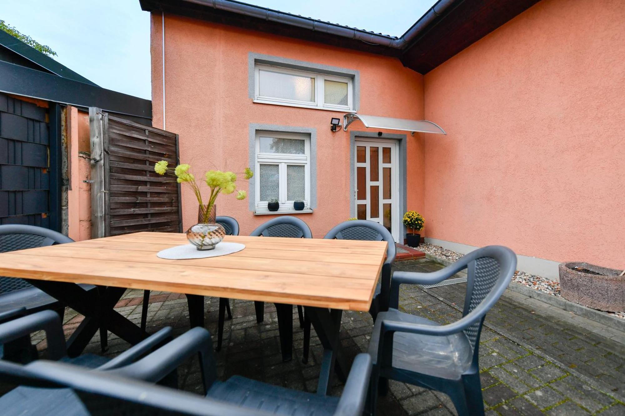 Grosses Spree Apartment, 3 Schlafzimmer Bis 10 Personen, 4X Kfz Parkplatz, Terrasse, Waschtrockner, Wlan, Netflix Cottbus Bagian luar foto